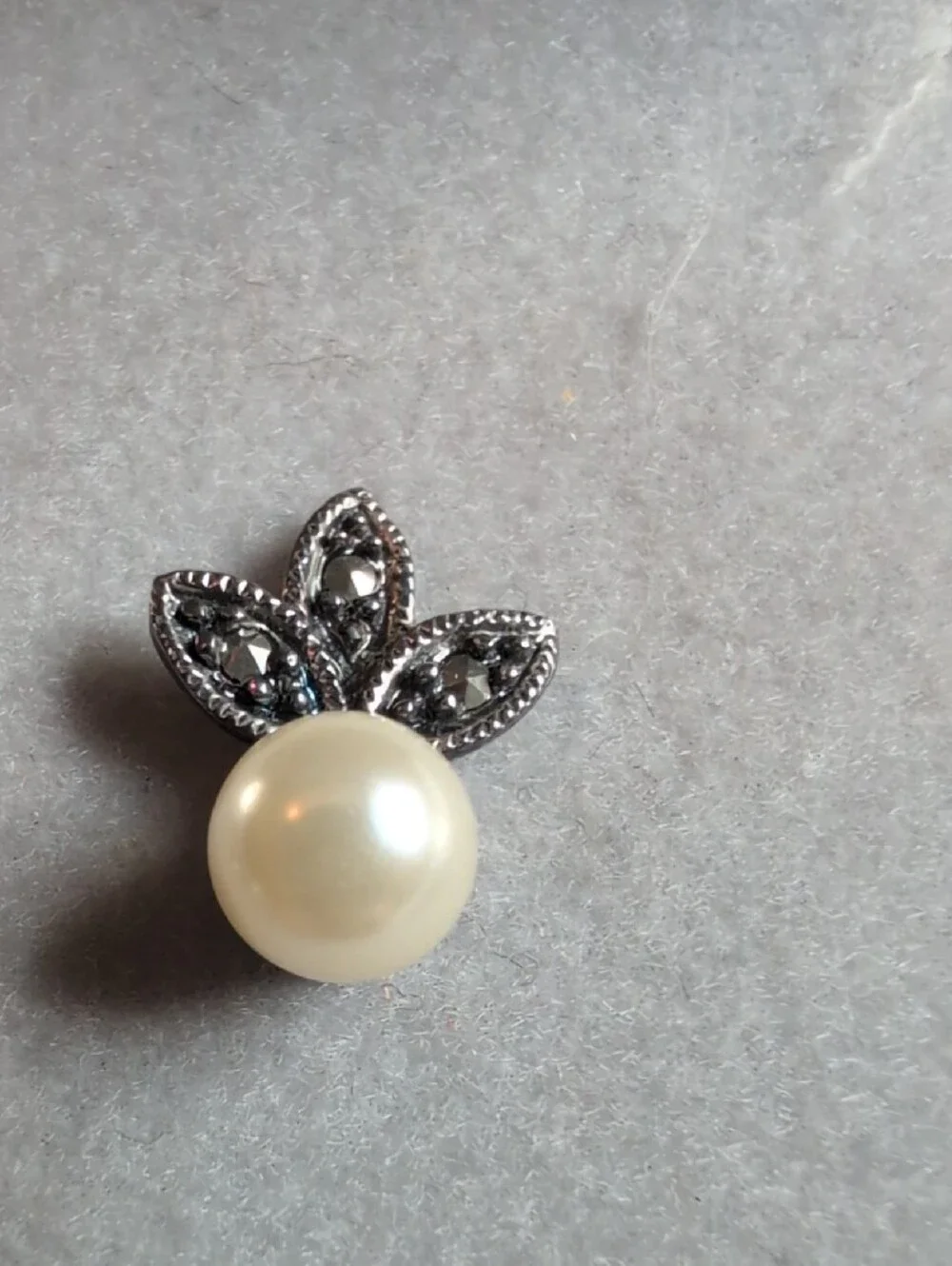 Pearl & Marcasite Leaf Stud Earrings - Ivory Pearl